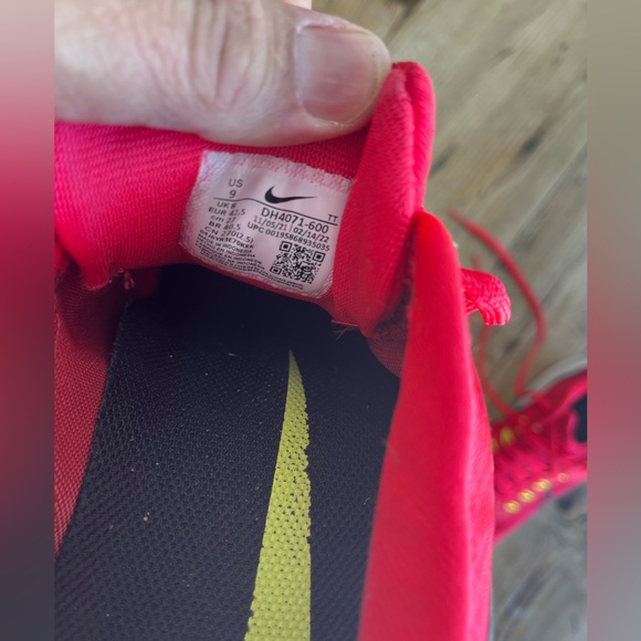 Men’s Nike Pegasus 39, size 9, red/black/yellow - Picture 5 of 6